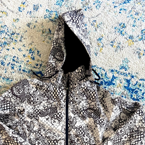 Lululemon Jacket - Picture 2 of 4